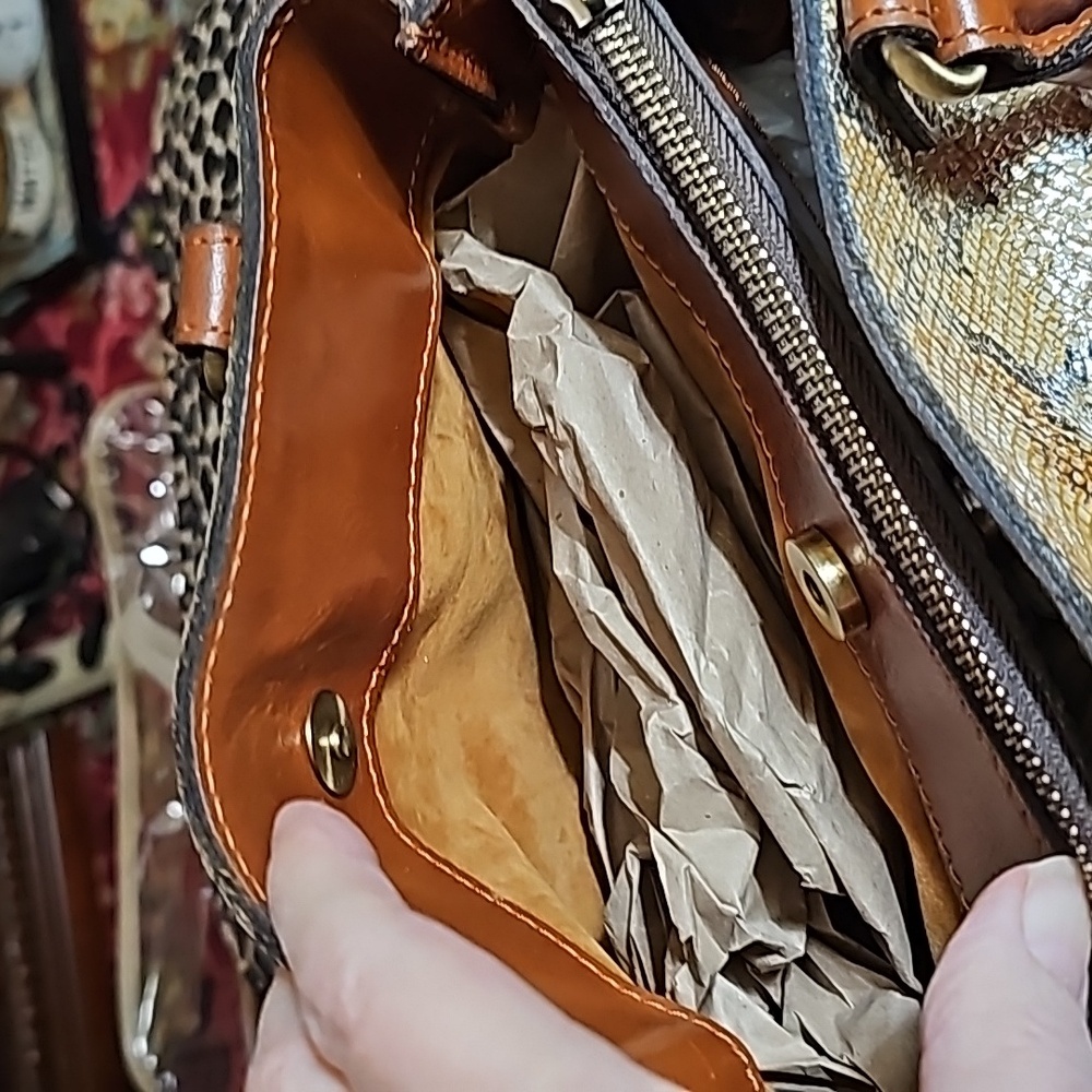 Patricia Nash 10th anniversary silver and tan metallic bag. - Picture 7 of 11